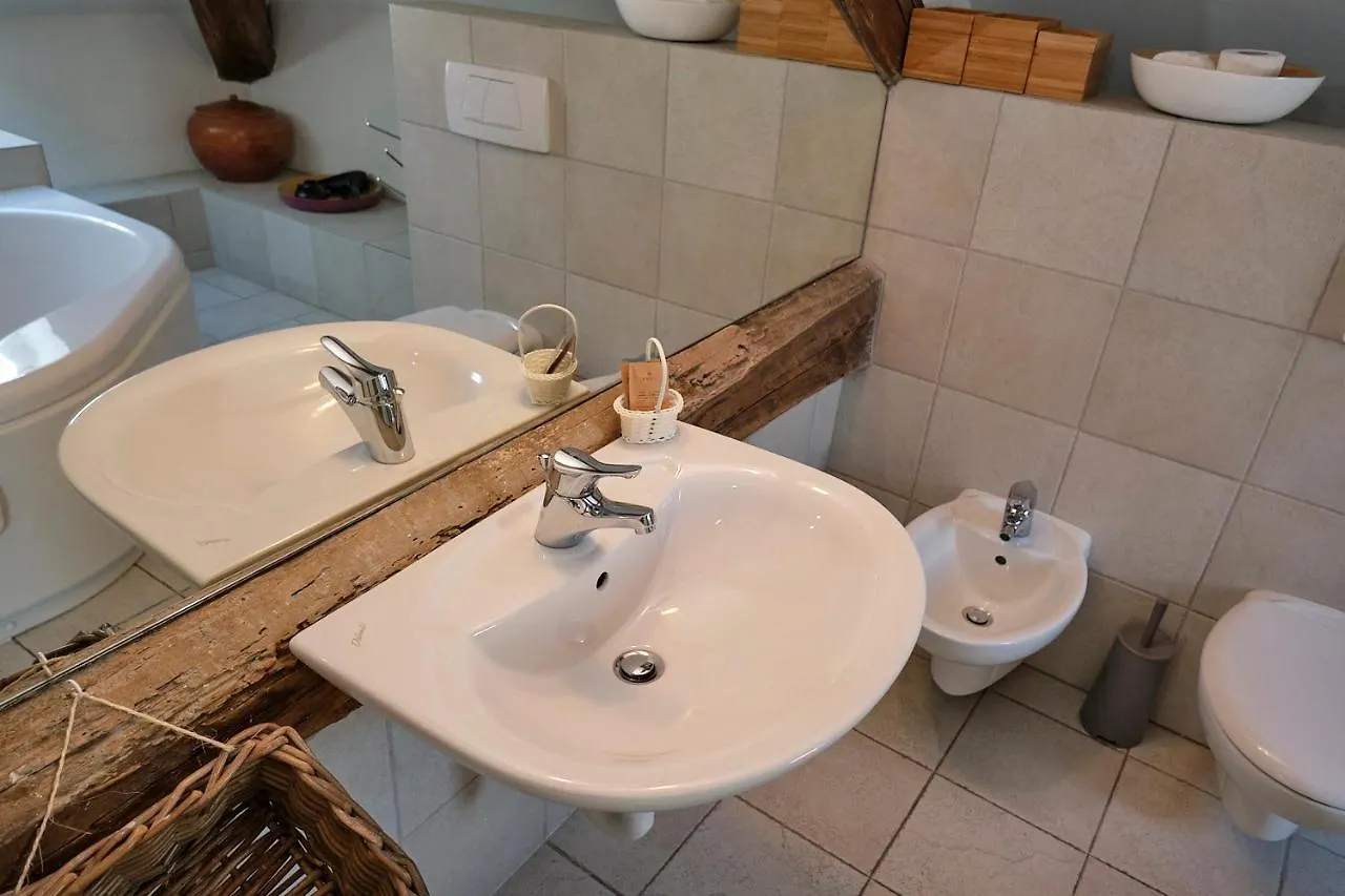Daire Cozy Suites On The Lake - The House Of Travelers Brienno